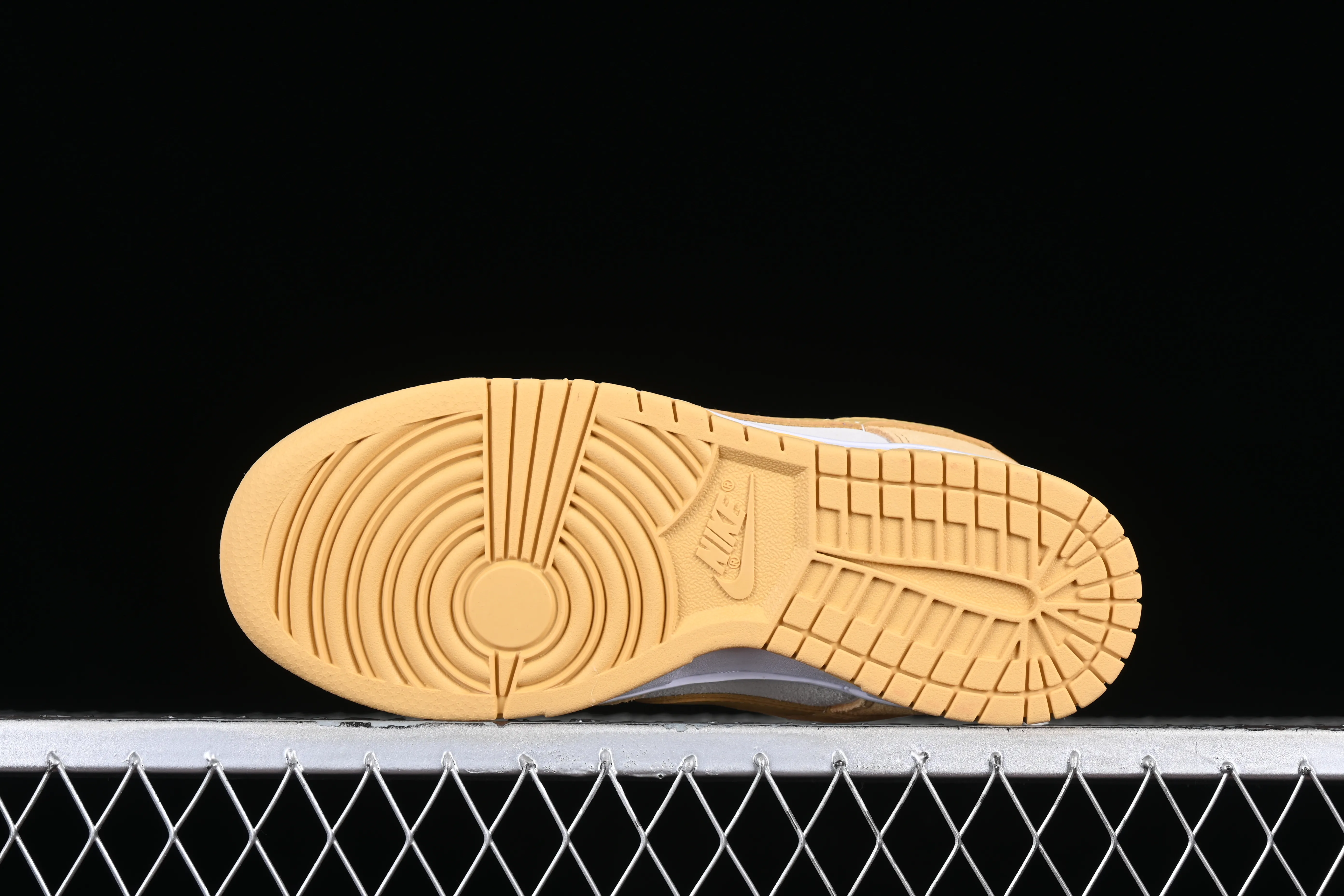 All Categories Nk SB Dunk Series Nk SB Dunk Low Low-top sneakers Cost-effective version Nk Dunk Low "Gold Suede" Cheese Pudding Ice Cream Yellow White SB Low-top casual sports skateboard shoes DV7411-200